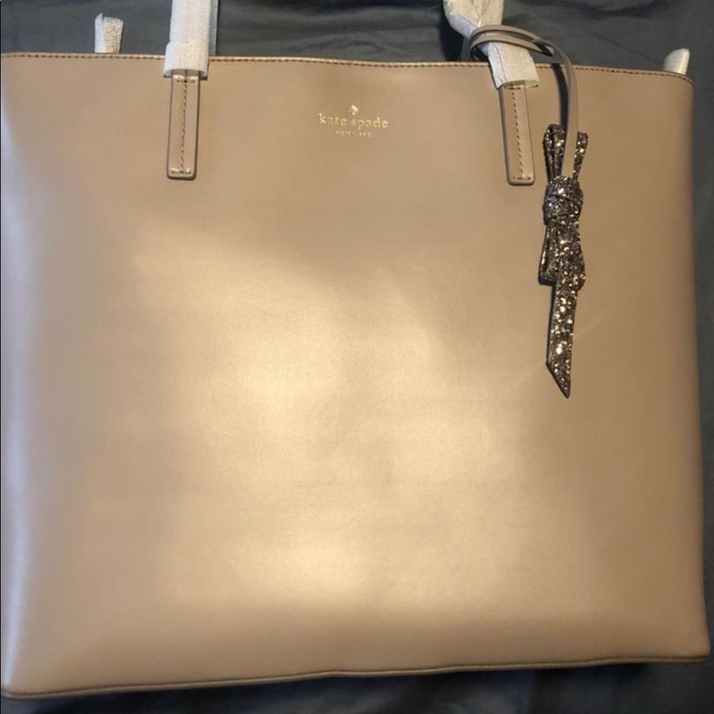 Kate spade tote - Picture 1 of 1